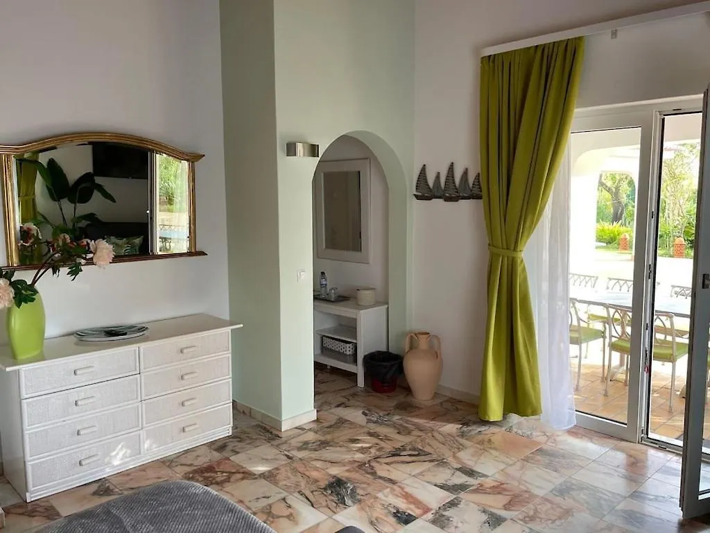 Villa Lagos Algarve For Families & Friends, 6 Bedrooms, 7 Bathrooms, Pool, Bbq, Central Heating Pedra Alcada