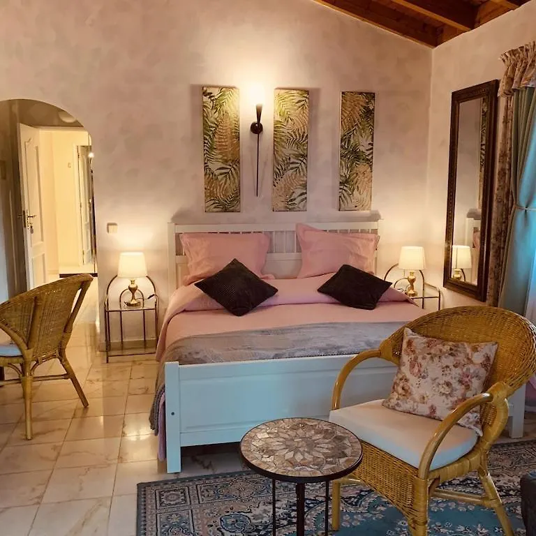 Villa Lagos Algarve For Families & Friends, 6 Bedrooms, 7 Bathrooms, Pool, Bbq, Central Heating Pedra Alcada Portugal